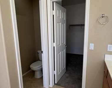 16953 W Limestone Drive - Photo Thumbnail 32