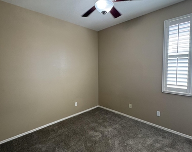 16953 W Limestone Drive - Photo Thumbnail 17