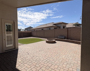 16953 W Limestone Drive - Photo Thumbnail 31