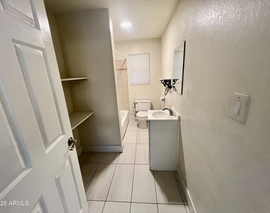 9622 N 12th Avenue - Photo Thumbnail 10