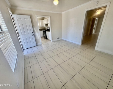 9622 N 12th Avenue - Photo Thumbnail 4