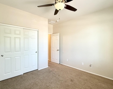 1095 E Rojo Way - Photo Thumbnail 15