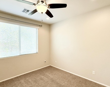 1095 E Rojo Way - Photo Thumbnail 16