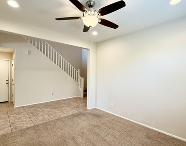 1095 E Rojo Way - Photo Thumbnail 17