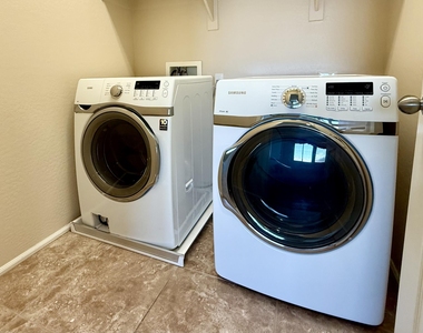 1095 E Rojo Way - Photo Thumbnail 10