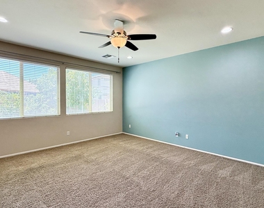 1095 E Rojo Way - Photo Thumbnail 18