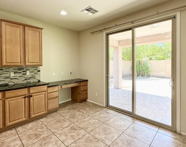 1095 E Rojo Way - Photo Thumbnail 5