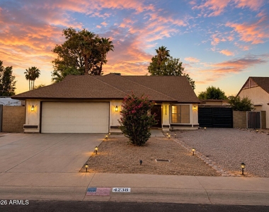 4238 E Everett Drive - Photo Thumbnail 1