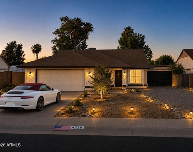 4238 E Everett Drive - Photo Thumbnail 2