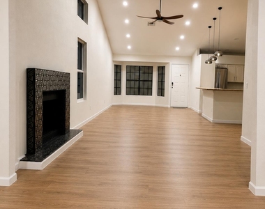 4238 E Everett Drive - Photo Thumbnail 9