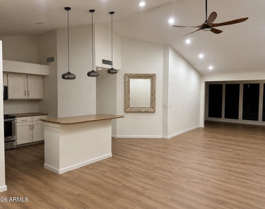 4238 E Everett Drive - Photo Thumbnail 6