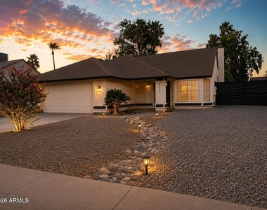 4238 E Everett Drive - Photo Thumbnail 4