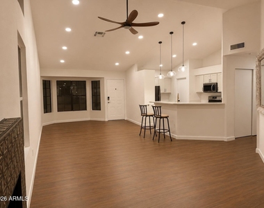 4238 E Everett Drive - Photo Thumbnail 7