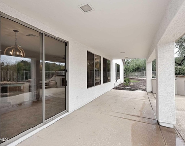 6027 W Oberlin Way - Photo Thumbnail 8