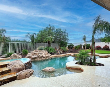 6027 W Oberlin Way - Photo Thumbnail 4