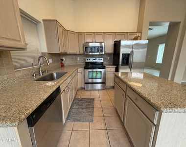 3938 W Buckskin Trail - Photo Thumbnail 7