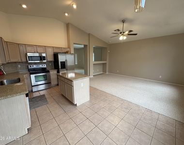 3938 W Buckskin Trail - Photo Thumbnail 5