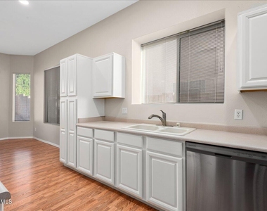 24225 N 39th Avenue - Photo Thumbnail 10