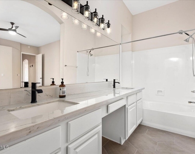 24225 N 39th Avenue - Photo Thumbnail 16