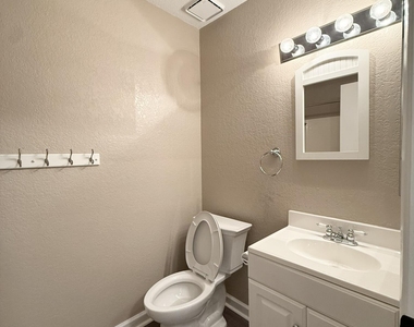 501 W Tonopah Drive - Photo Thumbnail 4