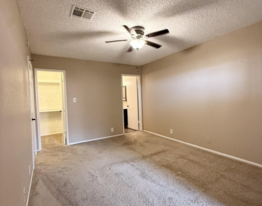501 W Tonopah Drive - Photo Thumbnail 9
