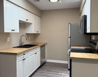 501 W Tonopah Drive - Photo Thumbnail 10