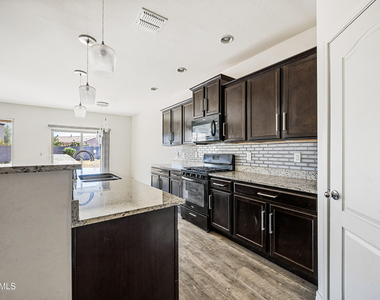 37453 W Prado Street - Photo Thumbnail 4