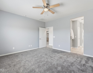 1692 W Aztec Drive - Photo Thumbnail 9