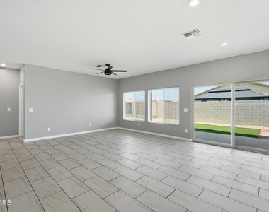 1692 W Aztec Drive - Photo Thumbnail 5