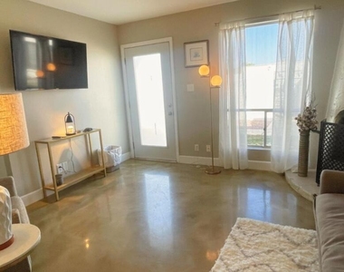 8058 E Oak Street - Photo Thumbnail 3