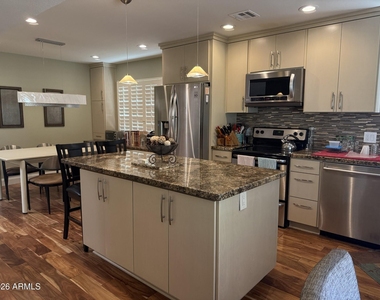 10460 N 104th Place - Photo Thumbnail 6