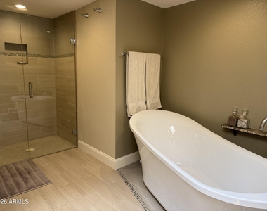 10460 N 104th Place - Photo Thumbnail 11