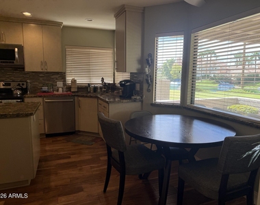10460 N 104th Place - Photo Thumbnail 7