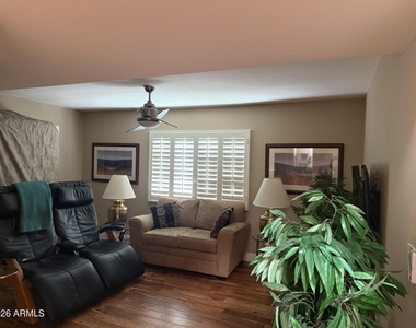 10460 N 104th Place - Photo Thumbnail 8