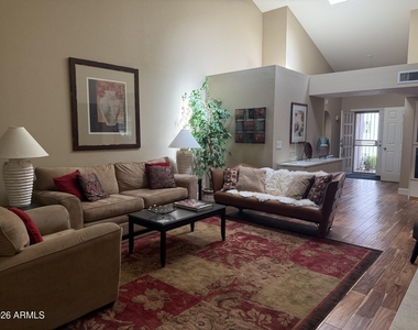 10460 N 104th Place - Photo Thumbnail 4