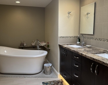10460 N 104th Place - Photo Thumbnail 13