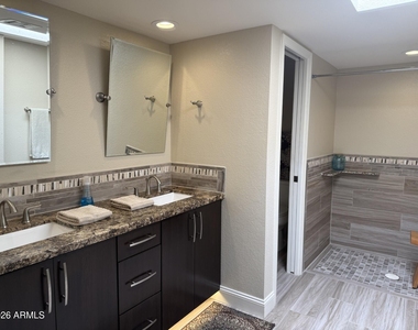10460 N 104th Place - Photo Thumbnail 12