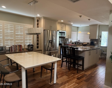 10460 N 104th Place - Photo Thumbnail 5