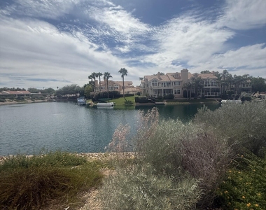 10460 N 104th Place - Photo Thumbnail 22