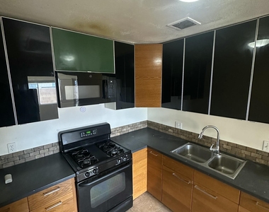 828 W 2nd Street - Photo Thumbnail 6