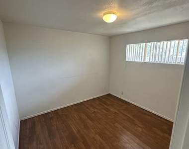 828 W 2nd Street - Photo Thumbnail 9