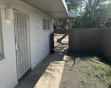 828 W 2nd Street - Photo Thumbnail 1