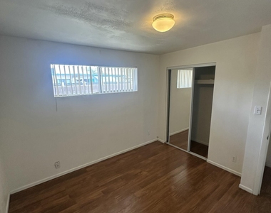 828 W 2nd Street - Photo Thumbnail 10