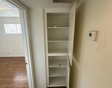 828 W 2nd Street - Photo Thumbnail 8