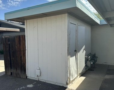 828 W 2nd Street - Photo Thumbnail 14