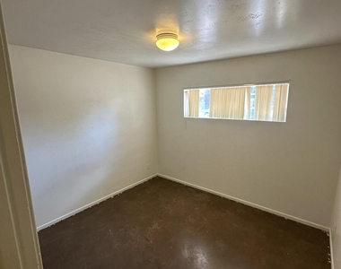 828 W 2nd Street - Photo Thumbnail 11