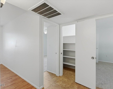 10916 W Peoria Avenue - Photo Thumbnail 14