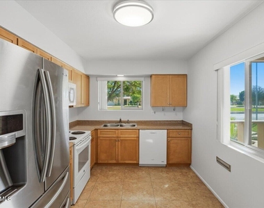 10916 W Peoria Avenue - Photo Thumbnail 5