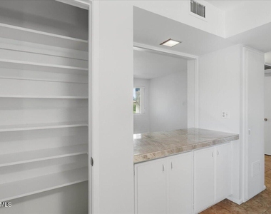 10916 W Peoria Avenue - Photo Thumbnail 7