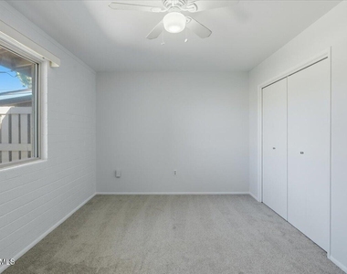 10916 W Peoria Avenue - Photo Thumbnail 12